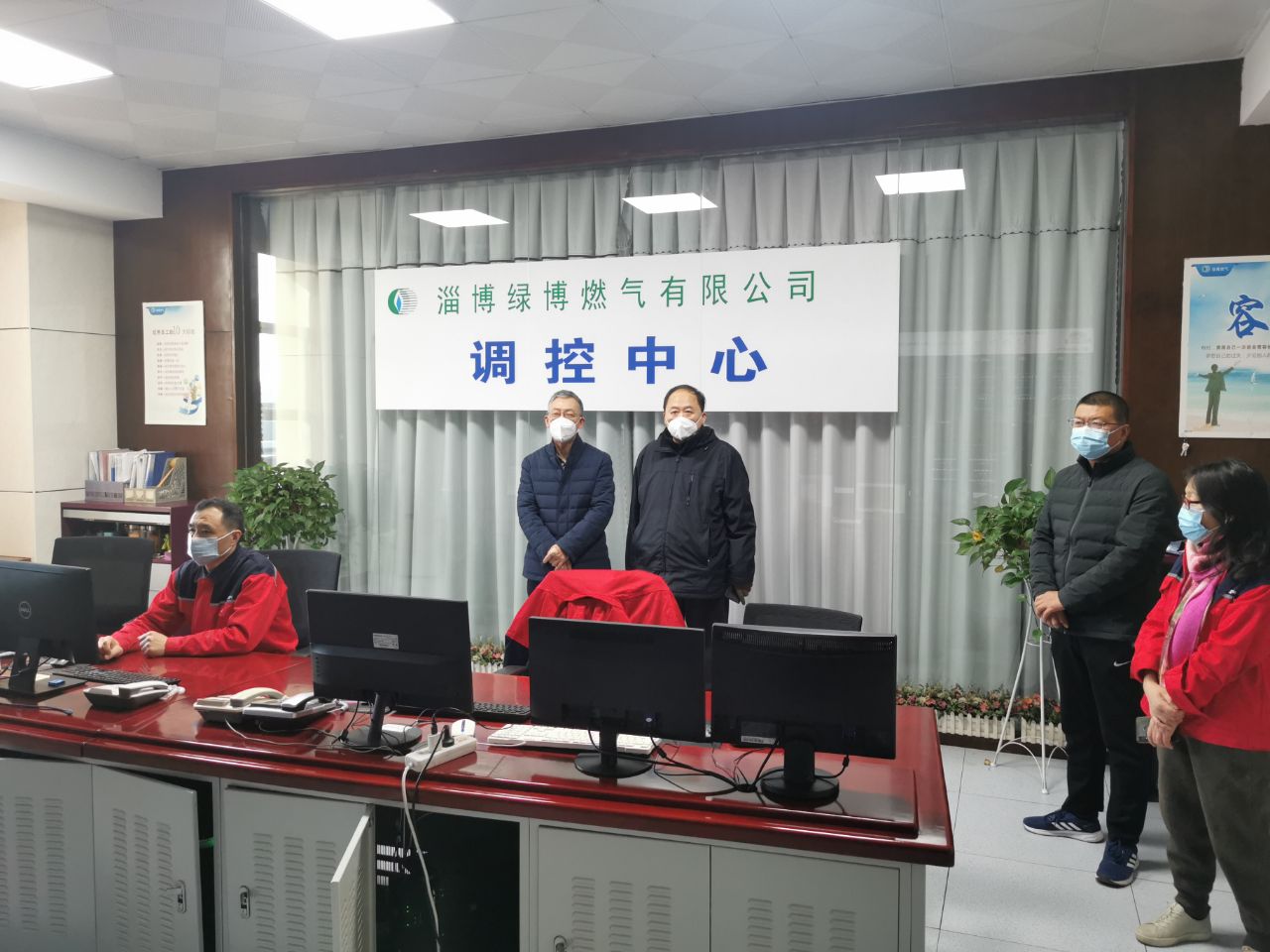 伟德国际1946源于英国汪德刚看望慰问春节期间值守一线干部职工(图1)